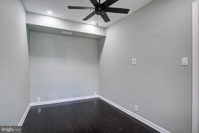 Building Photo - 2331 E Hazzard St