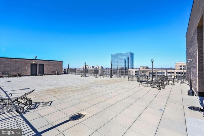Building Photo - 3701 S George Mason Dr