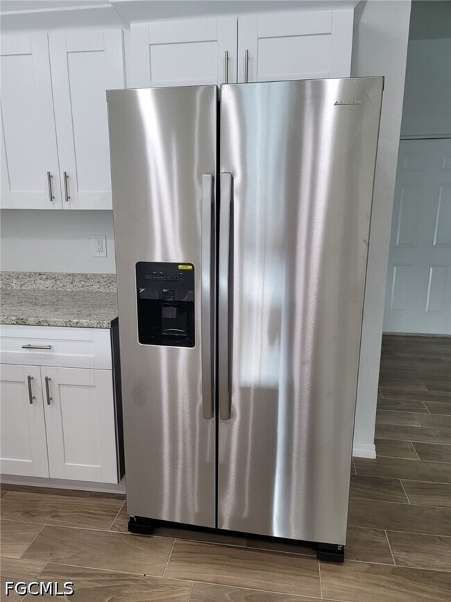 Building Photo - 684 Thomas Sherwin Ave S