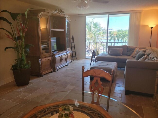 Building Photo - 7405 Bay Island Dr S