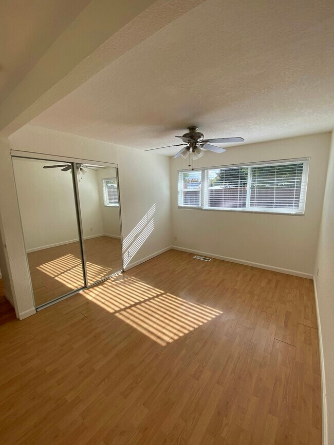 Building Photo - 13380 SW Farmington Rd