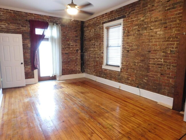 Building Photo - 216 Middle St