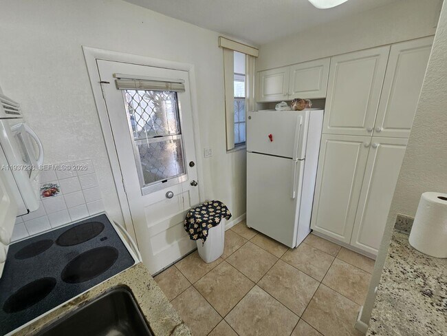 Building Photo - 3000 Marcos Dr