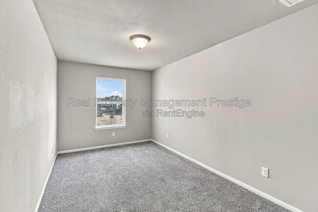 Building Photo - 7333 Hinsdale Dr