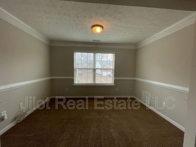 Building Photo - 700 Yukon Way