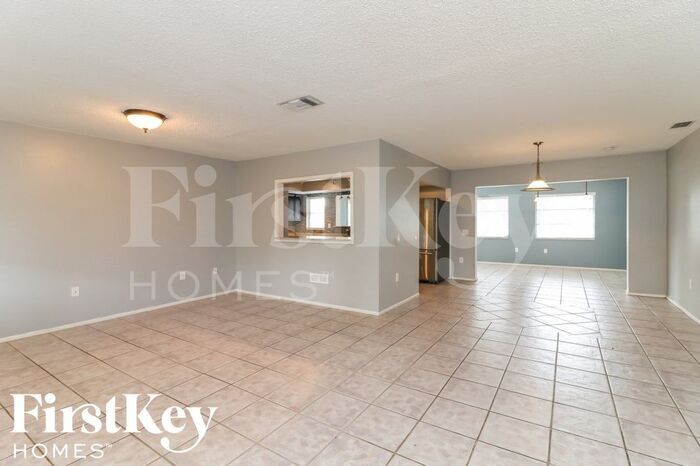 Building Photo - 627 St Andrews Dr