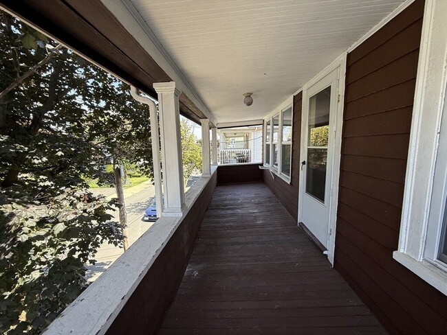 Building Photo - 135 Mills St