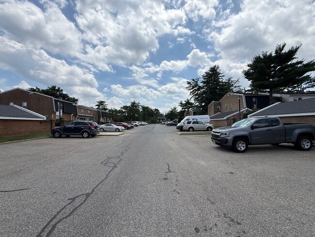 Building Photo - 2041 Harbour Dr