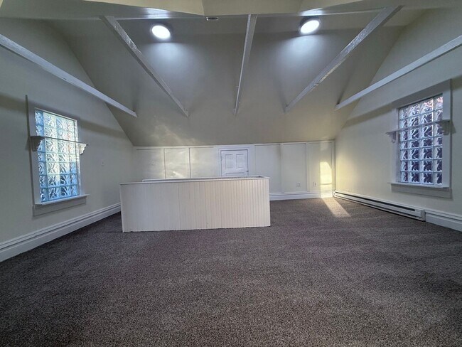 Building Photo - Updated 3BR 1 bath house now showing!