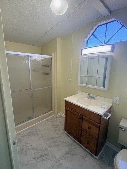 Master Bathroom - 847 Oakwood Dr