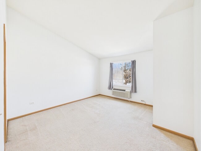 Building Photo - 917 Silverstone Dr