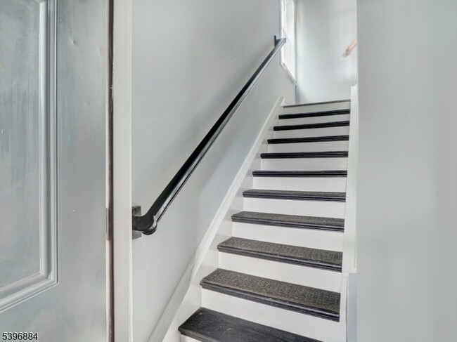 Building Photo - 385 E Main St