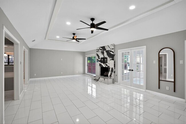Building Photo - 505 Oak Ridge Dr