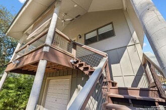 Building Photo - HISTORIC CHARM IN KING WILLIAM