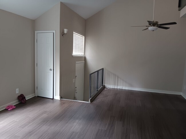 Building Photo - 674 Luton Ln
