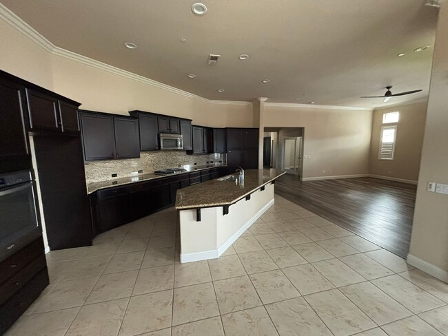 Building Photo - Beautiful 4 Bedroom / 3 Bathroom home in t...