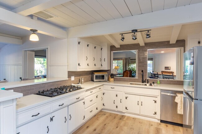 Building Photo - 6201 Melba Ave