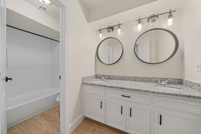 Building Photo - 15034 Rose Valley Dr