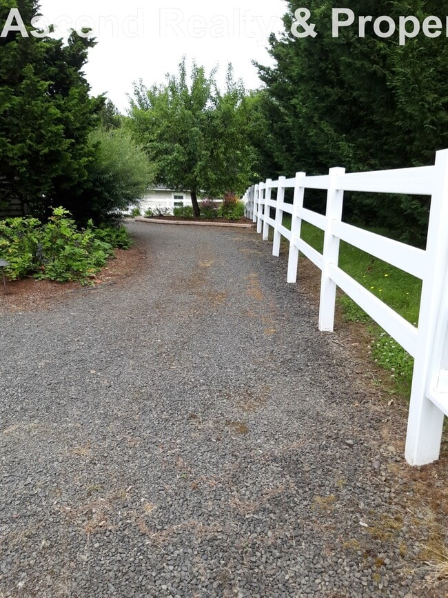 Building Photo - Unique Opportunity to Lease 2 Bed Lower Un...