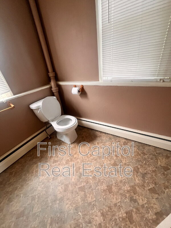 Building Photo - 923 Greenbriar Rd