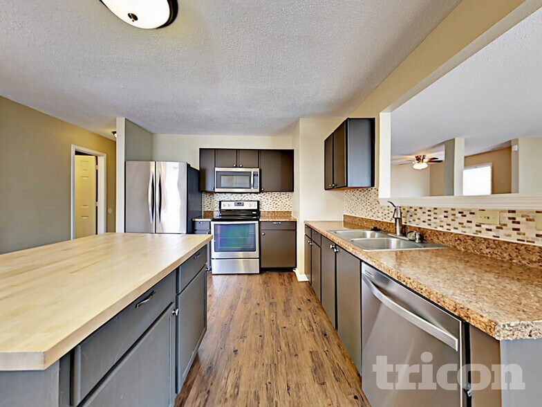 Building Photo - 10787 Emery Dr