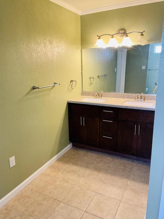 Building Photo - 306 N Davis St