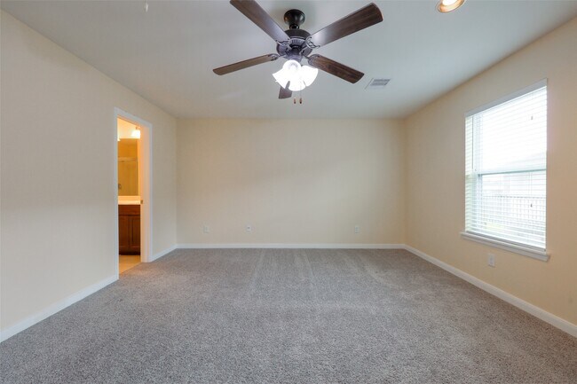 Building Photo - 11905 Algonquin Dr