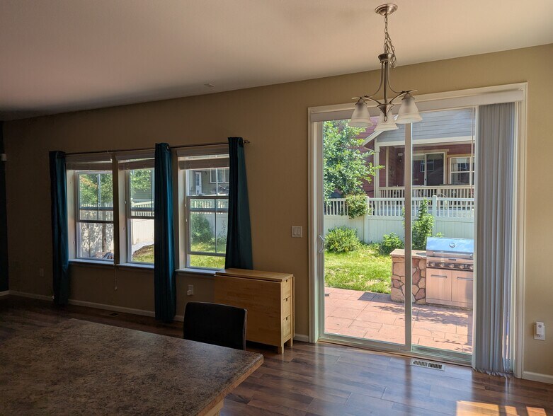 Building Photo - 1326 Bluemoon Dr