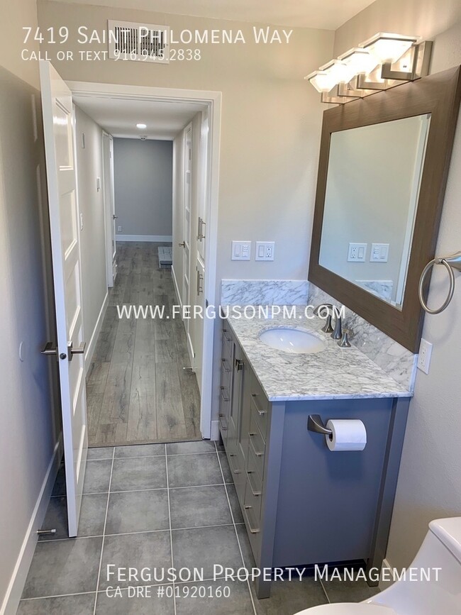 Building Photo - Completely Remodeled Duplex with Modern Up...