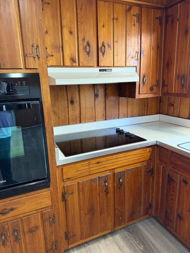 Building Photo - Charming 3-bedroom,1-bath home w/Detached garage for rent in Springfield, Tennessee.