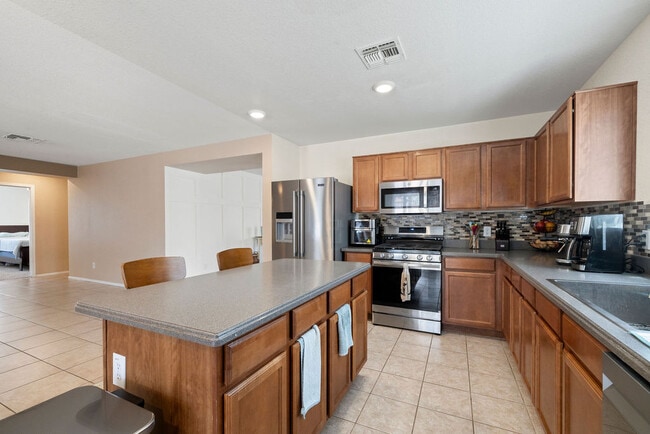 Building Photo - 5840 E Tercel Dr