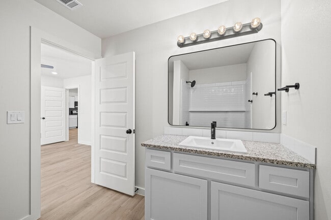 Building Photo - 2013 Cottonwood Ave