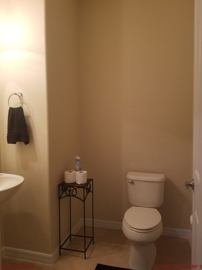 Building Photo - Beautiful 3 bedrooms 2.5 baths townhouse with 1 car garage in Tuscany Place