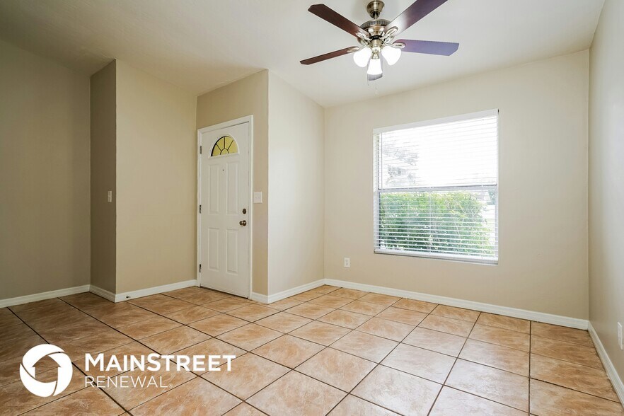 Building Photo - 15860 Willoughby Ln