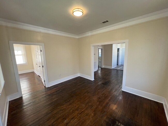 Building Photo - Move in Special!!!! 3 bedroom, 2 bathroom ...