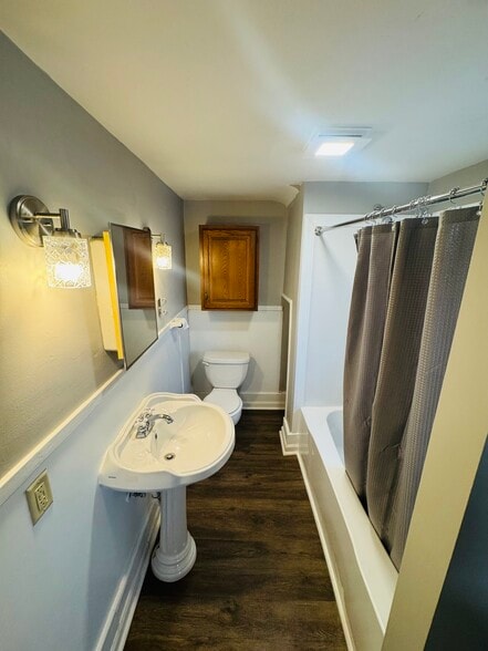 Building Photo - 609 Lima Ave