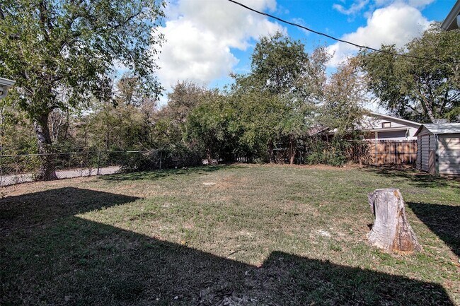 Building Photo - 5524 Dartmouth Ave