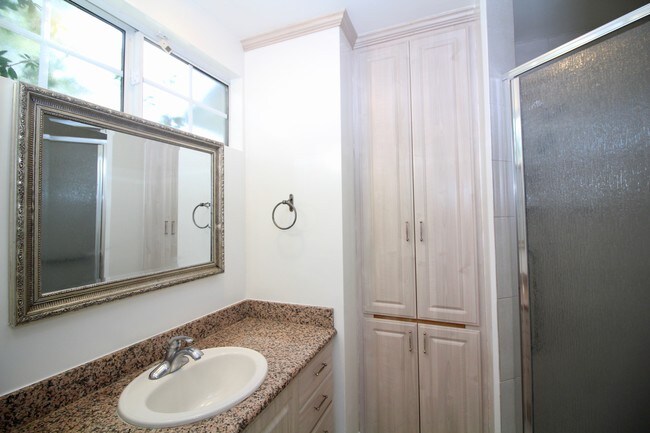 Building Photo - 4420 Lowell Ave