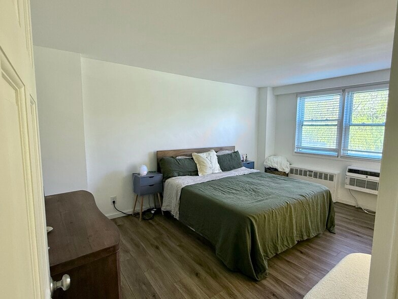 Building Photo - 444 Bedford St