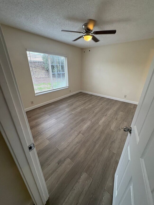 Building Photo - Don't miss out on this single story in Ontario- completely remodeled!