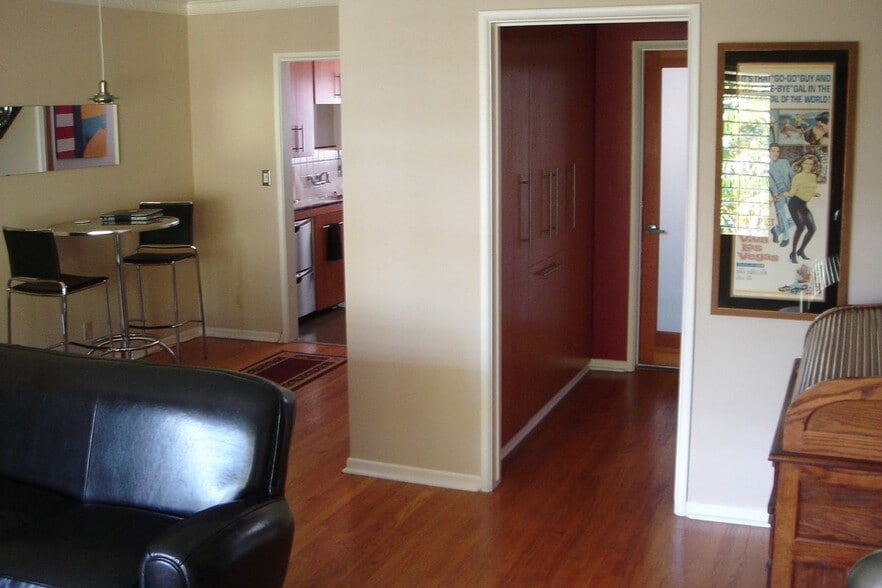 Building Photo - 1615 Laurel Ave