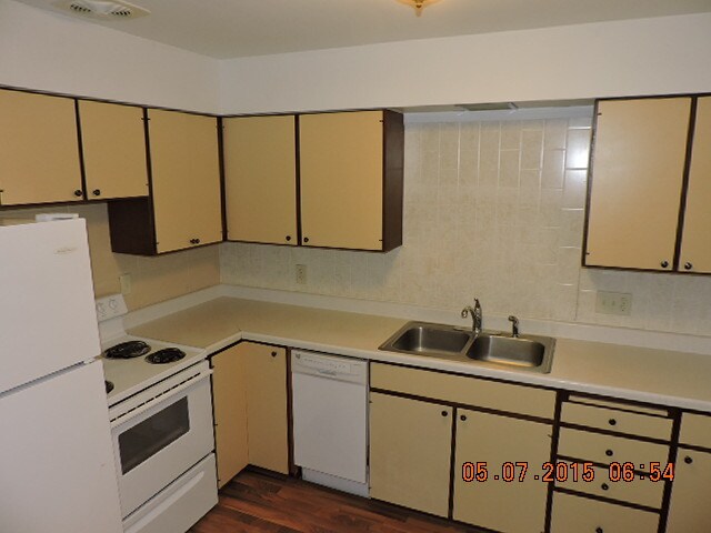 Building Photo - 608 19th Ave W