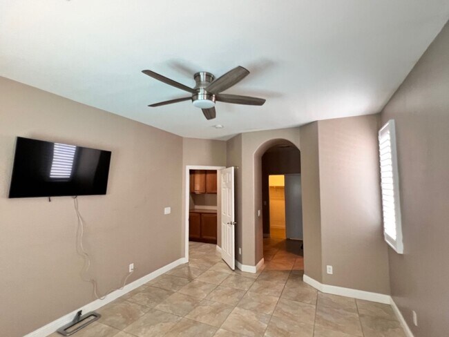 Building Photo - Gorgeous 1 story single home, 3 beds, 2 ba...
