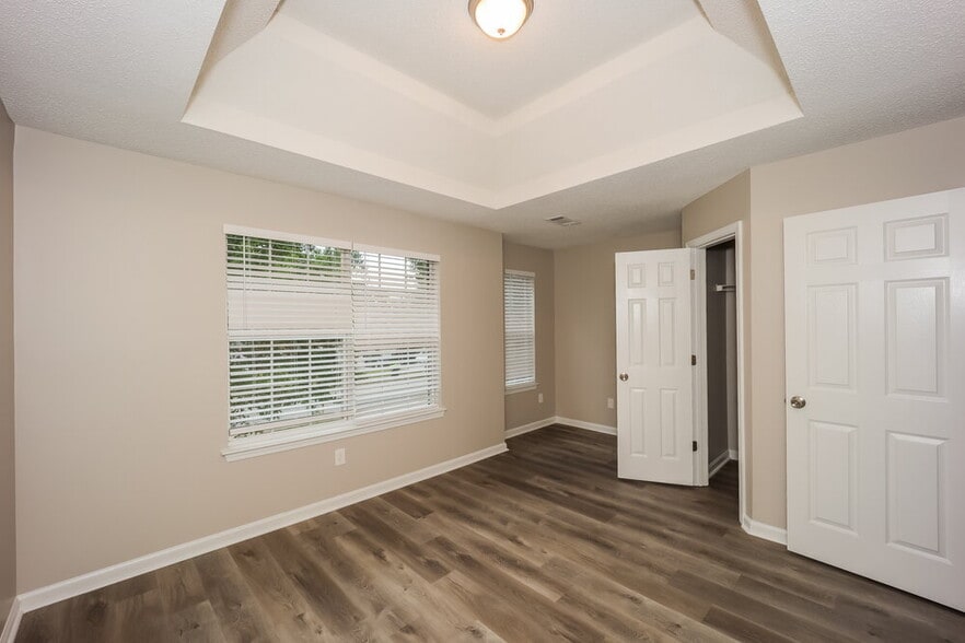 Building Photo - 215 Penny Ln