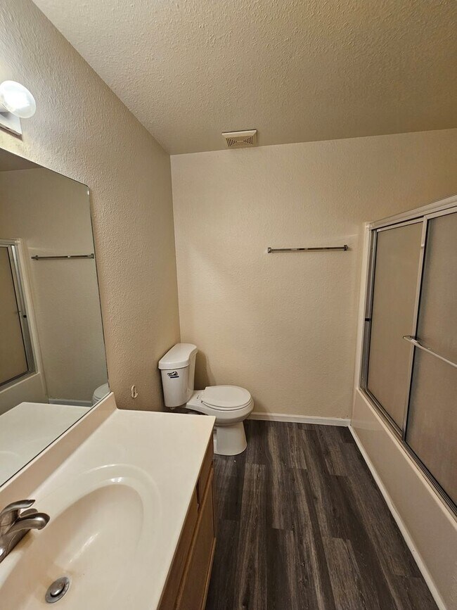 Building Photo - 4409-11 Derby Ridge Dr