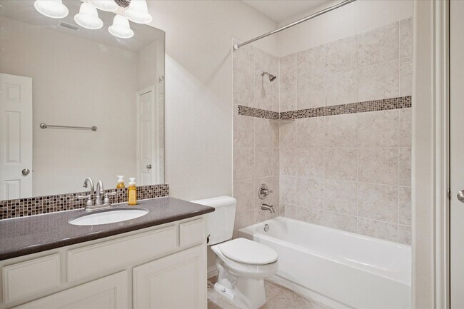 Building Photo - Stunning home in Panther Creek