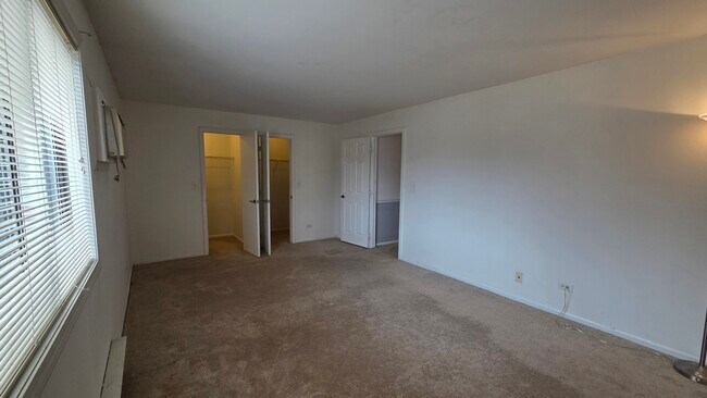 Building Photo - 627 S Virginia Rd