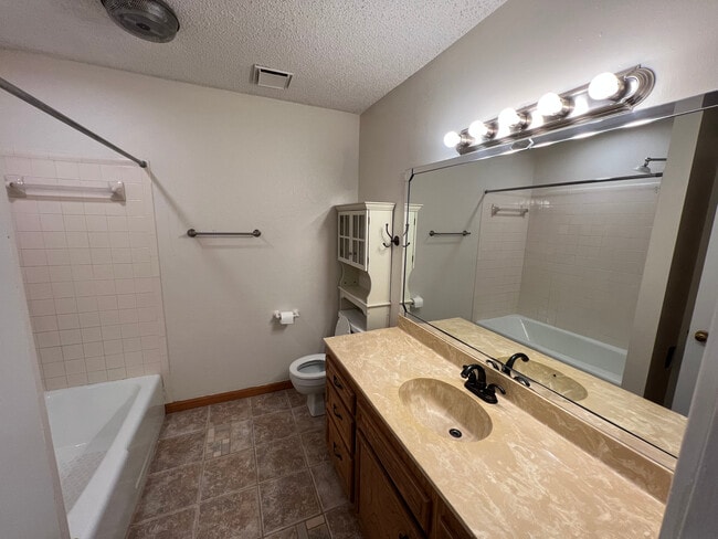 Building Photo - 1409 Westheimer Rd