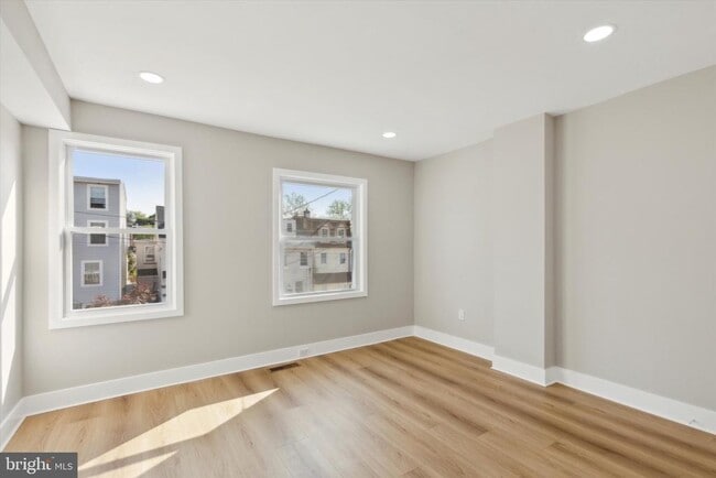 Building Photo - 247 E 6th Ave