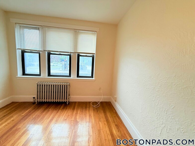 Building Photo - 53 Fellsway W